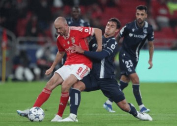 1-0！西甲劲旅虎口夺食+力压三冠王登顶